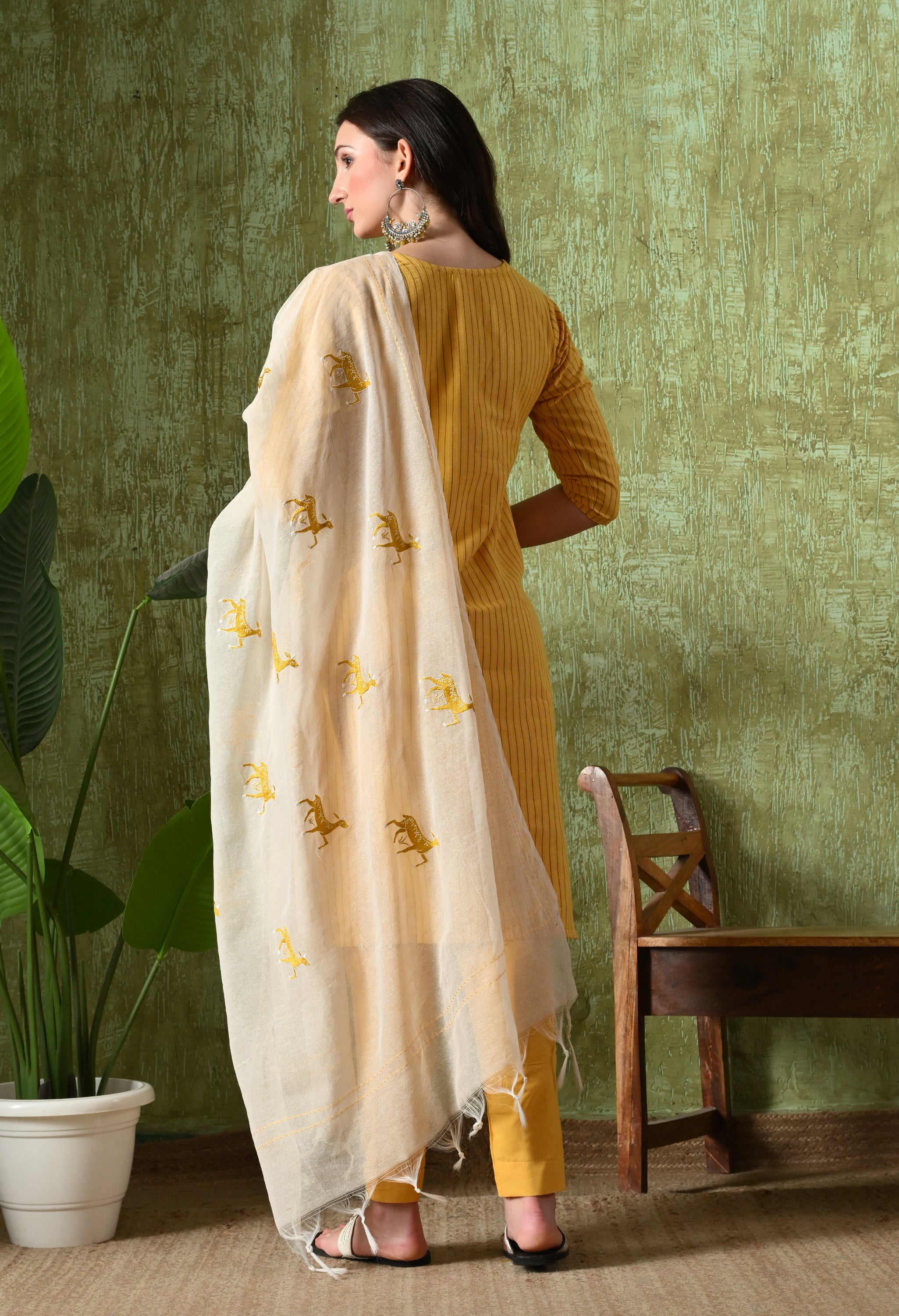 ALVIRA - A Suit Set