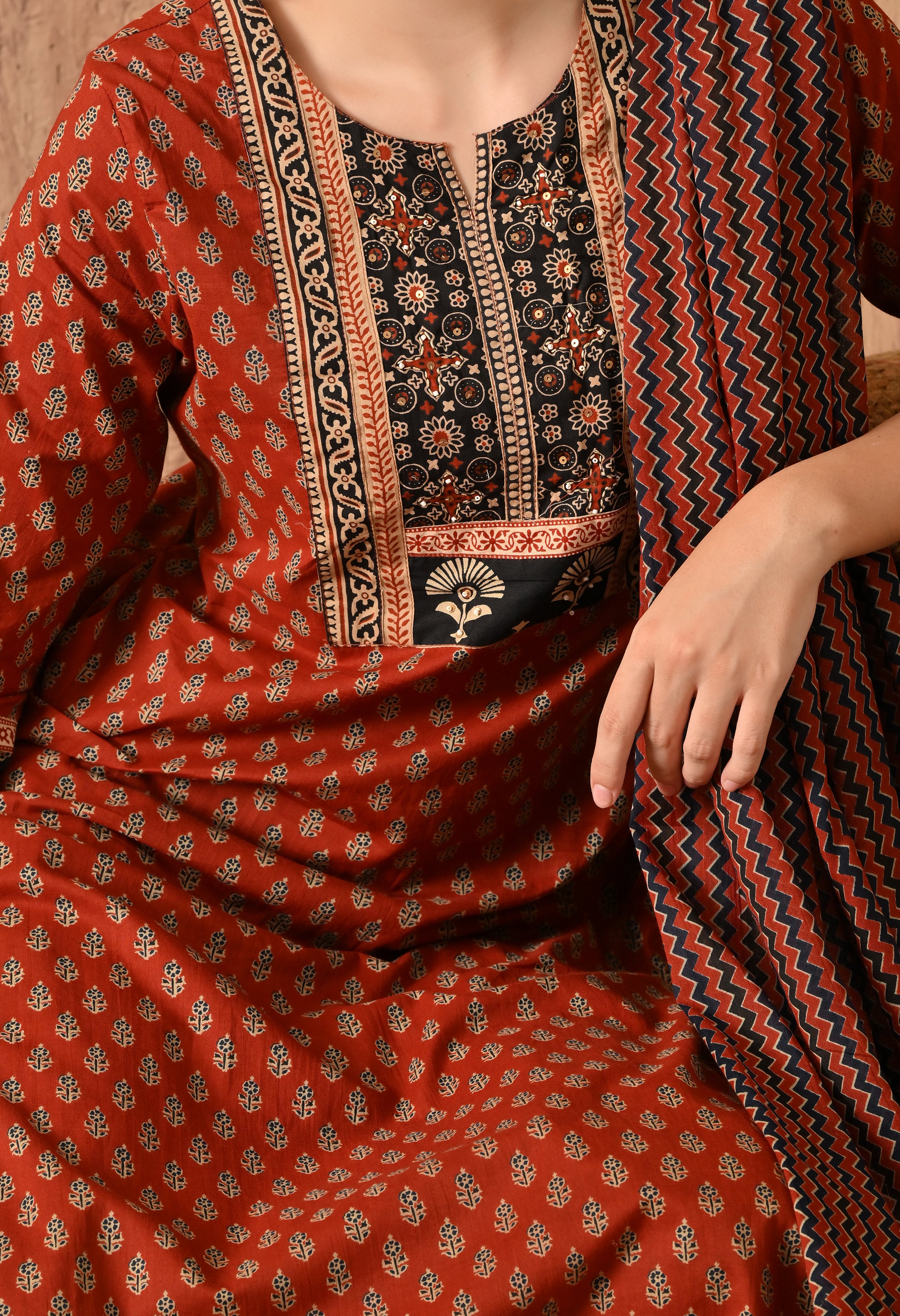 IMAN - A Suit Set