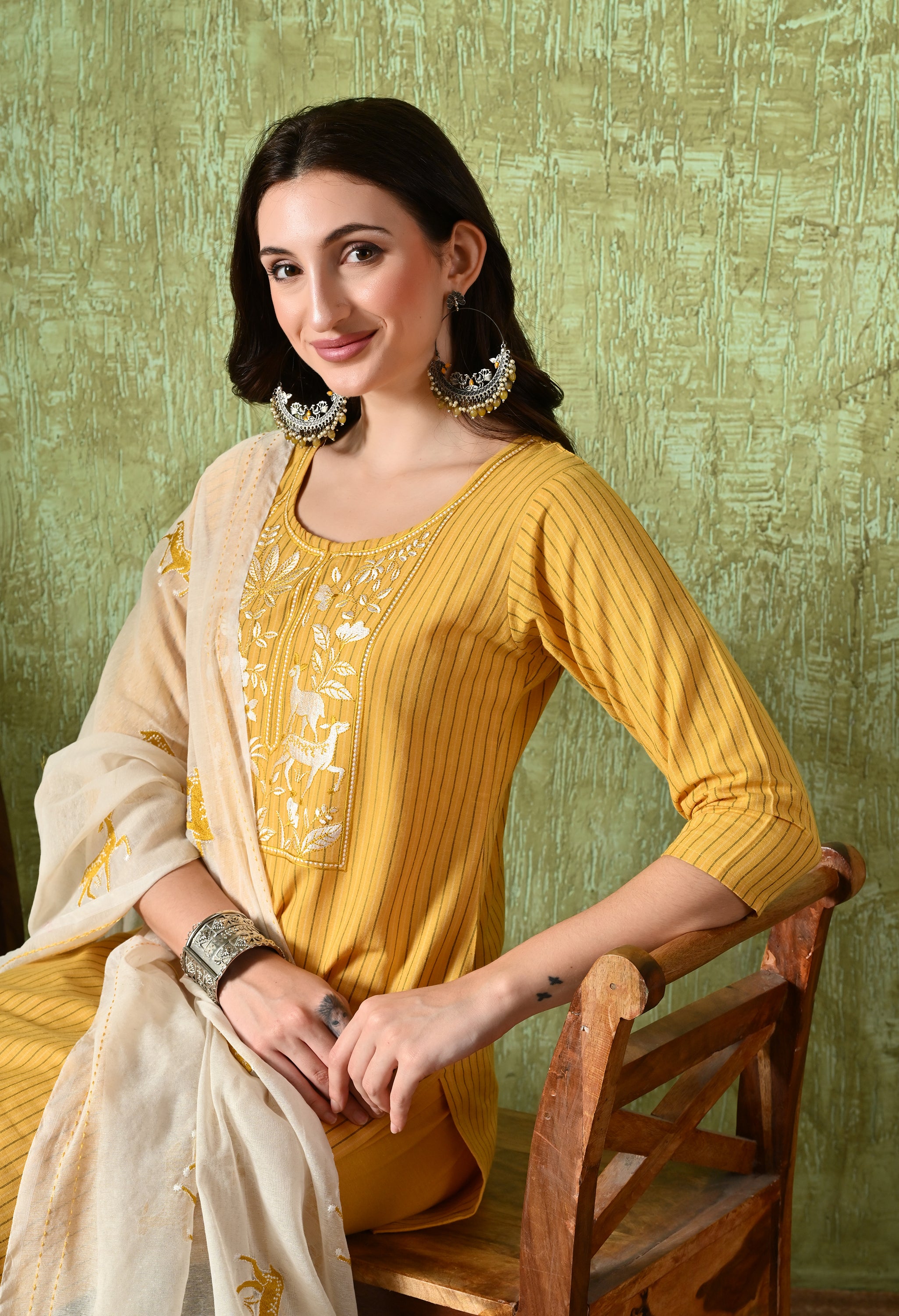ALVIRA - A Suit Set