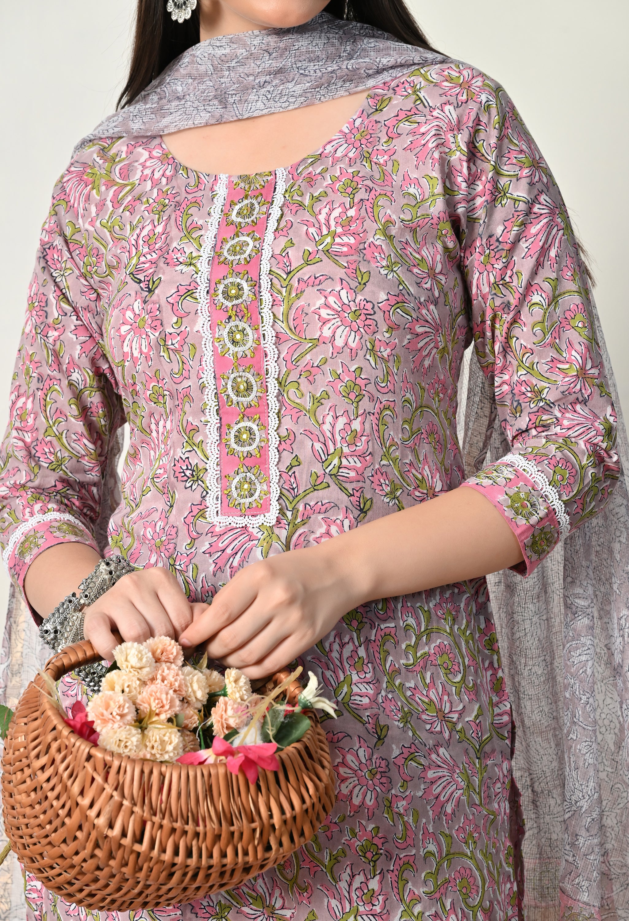 SAANJH - A Suit Set